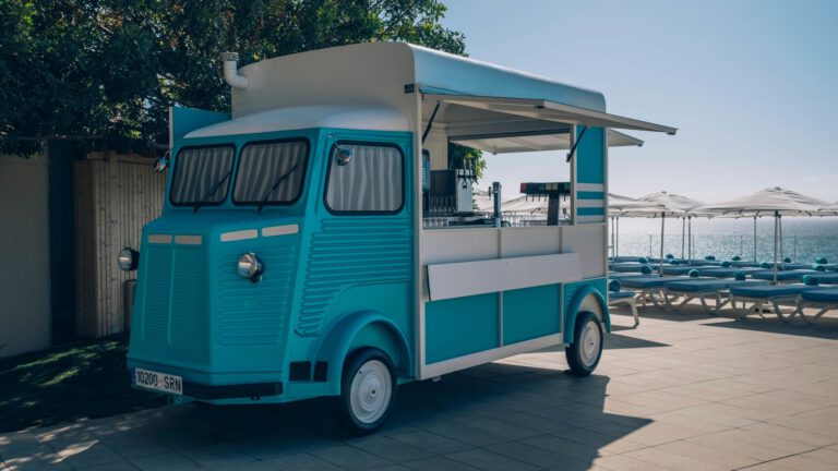 Erfrischende Getränke am Drink Truck bei den Poolanlagen