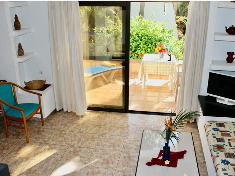 Standard-Apartment im Erdgeschoss mit Terrasse im Monte Marina Naturist Resort auf Fuerteventura.
