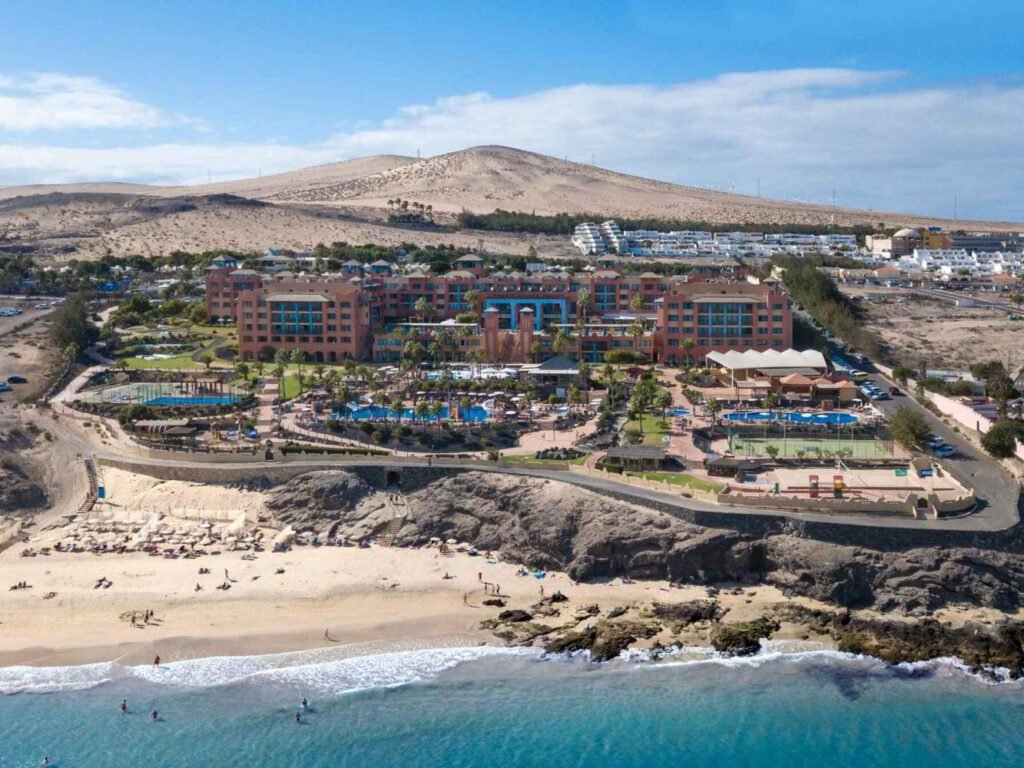 h10 Tindaya Strand Zugang Luftaufnahme von Hotel